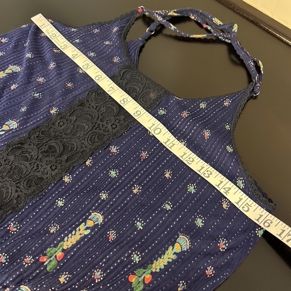 Vintage 1990s Free People tank top with lace accent and floral print, blue L - Picture 3 of 10